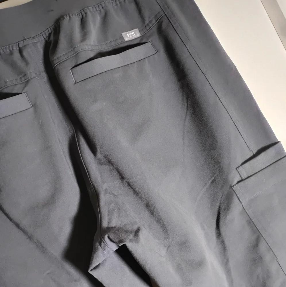 FIGS Men's Technical Collection Axim Cargo Scrub Pants Large Short